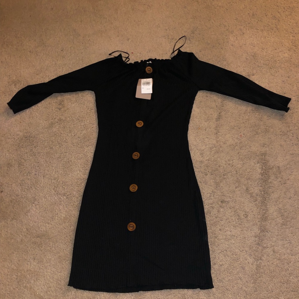 Quarter sleeve dress. MED fits like a SMALL.